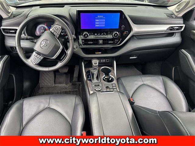 used 2023 Toyota Highlander car, priced at $40,790