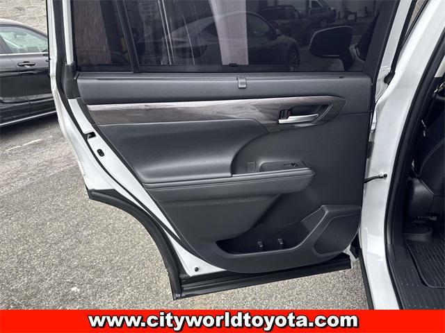 used 2023 Toyota Highlander car, priced at $40,790