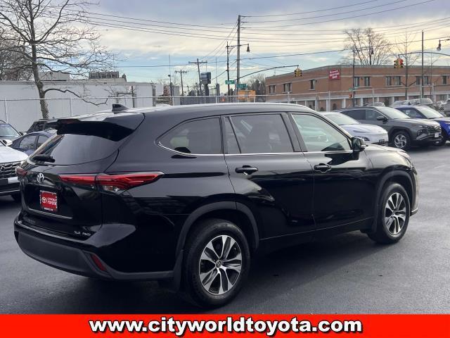 used 2022 Toyota Highlander car, priced at $33,390