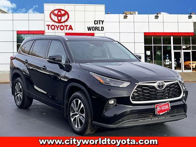 used 2022 Toyota Highlander car, priced at $33,390