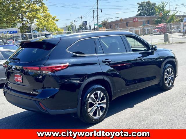 used 2022 Toyota Highlander car, priced at $31,690