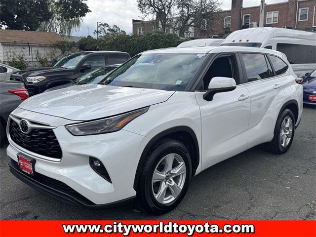 used 2023 Toyota Highlander car, priced at $29,290