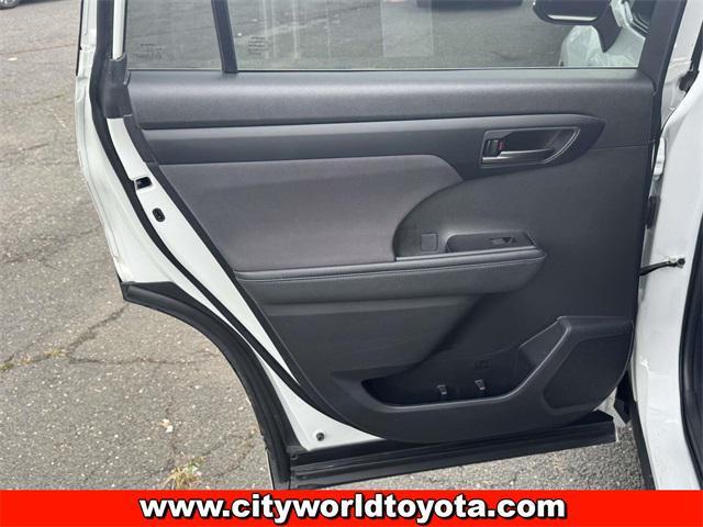 used 2023 Toyota Highlander car, priced at $29,290
