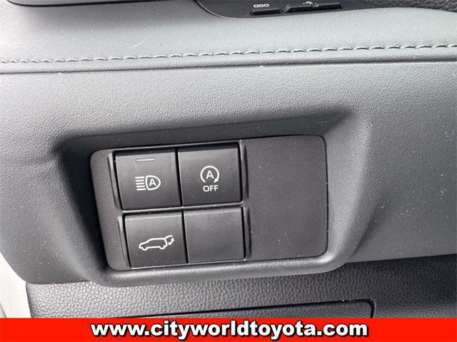 used 2023 Toyota Highlander car, priced at $29,290