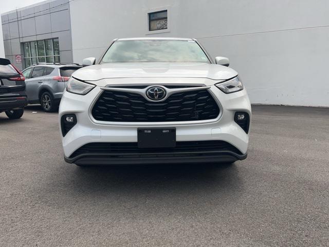 used 2023 Toyota Highlander car, priced at $38,590