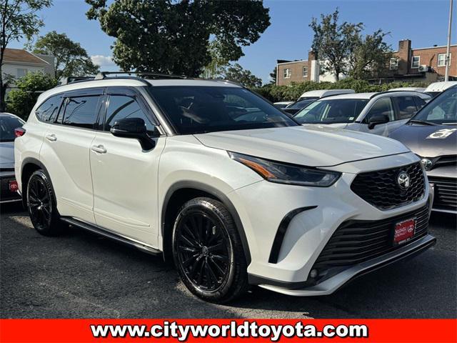 used 2022 Toyota Highlander car, priced at $30,490