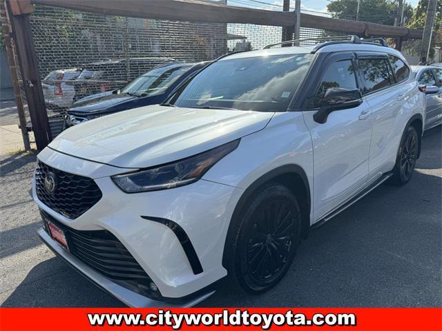 used 2022 Toyota Highlander car, priced at $30,490