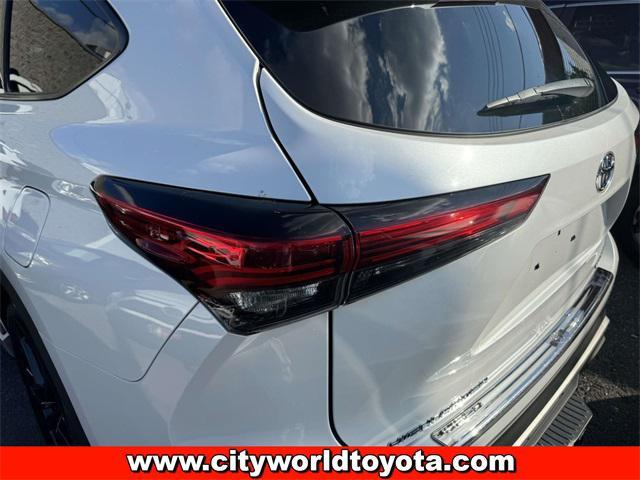 used 2022 Toyota Highlander car, priced at $30,490
