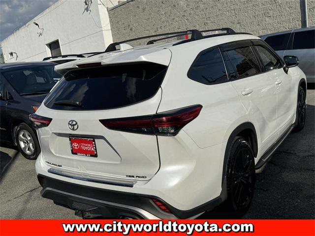 used 2022 Toyota Highlander car, priced at $30,490