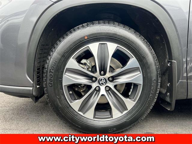 used 2023 Toyota Highlander car, priced at $31,490
