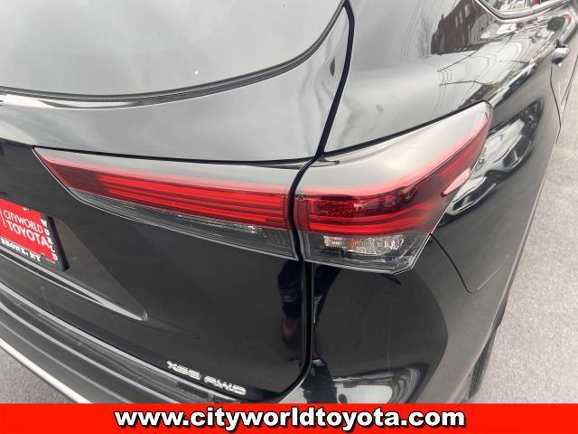 used 2024 Toyota Highlander car, priced at $41,690