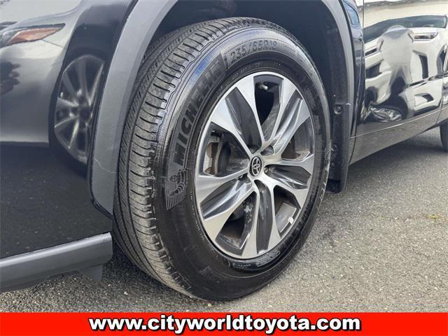 used 2024 Toyota Highlander car, priced at $41,890