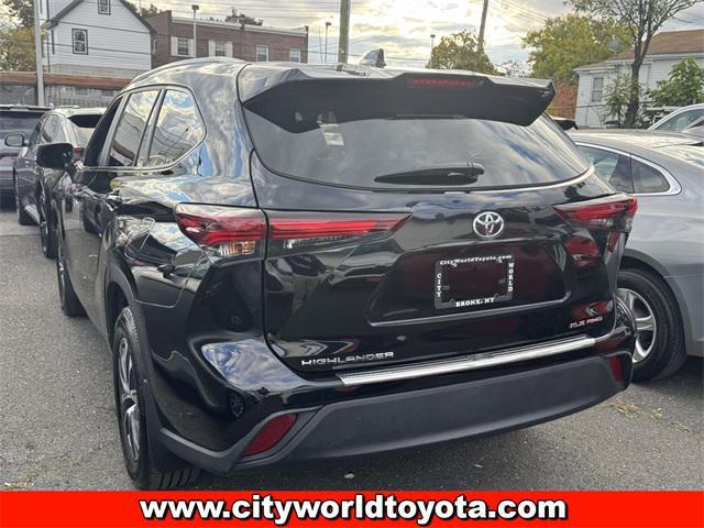 used 2024 Toyota Highlander car, priced at $41,890