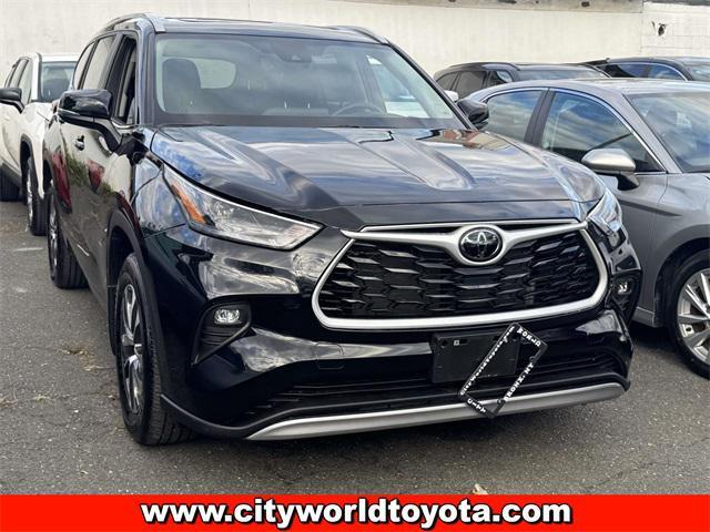 used 2024 Toyota Highlander car, priced at $41,890