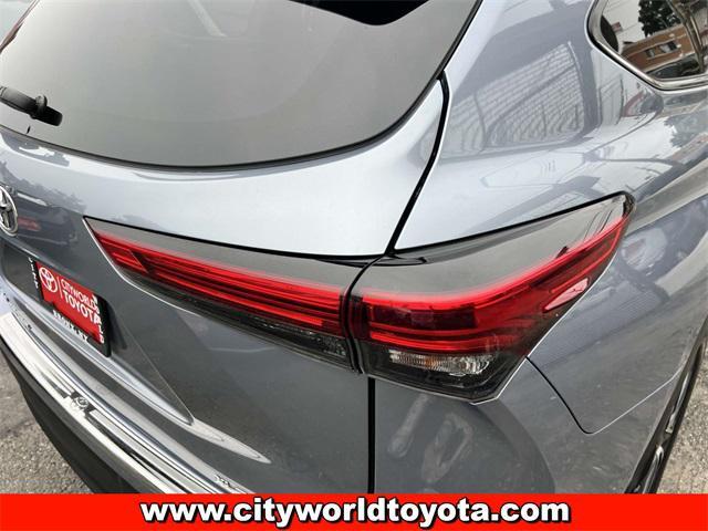 used 2022 Toyota Highlander car, priced at $34,190