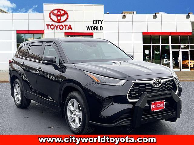 used 2022 Toyota Highlander car, priced at $30,590