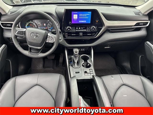 used 2025 Toyota Highlander Hybrid car, priced at $44,990