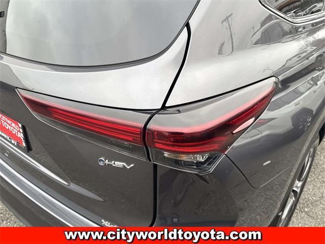 used 2025 Toyota Highlander Hybrid car, priced at $44,990