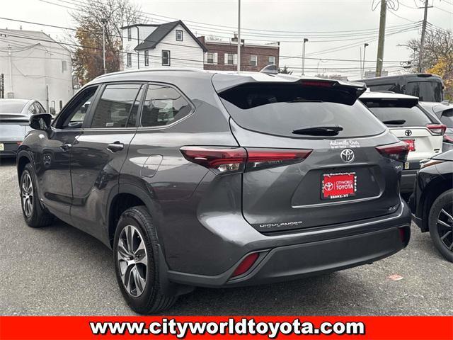 used 2025 Toyota Highlander Hybrid car, priced at $44,990