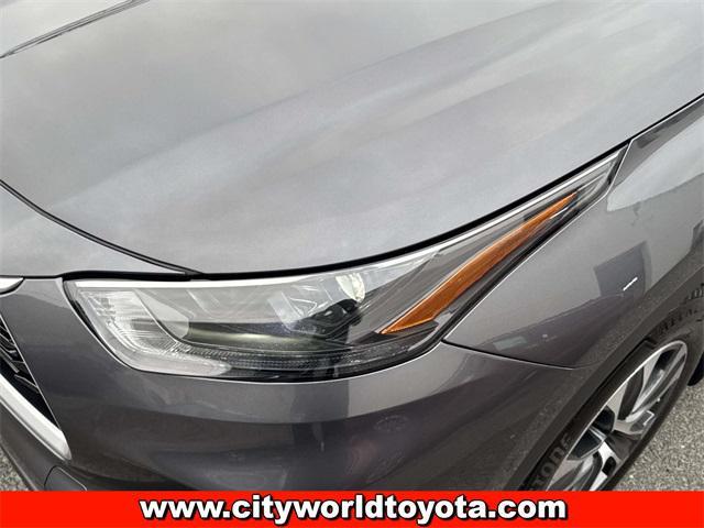 used 2025 Toyota Highlander Hybrid car, priced at $44,990
