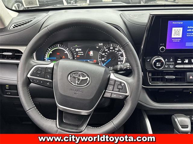 used 2025 Toyota Highlander Hybrid car, priced at $44,990
