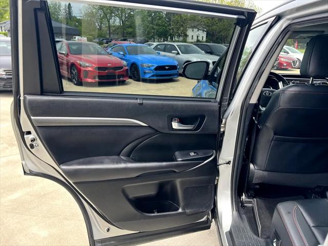 used 2019 Toyota Highlander car, priced at $27,930