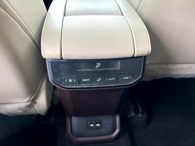 used 2020 Toyota Highlander car, priced at $27,400