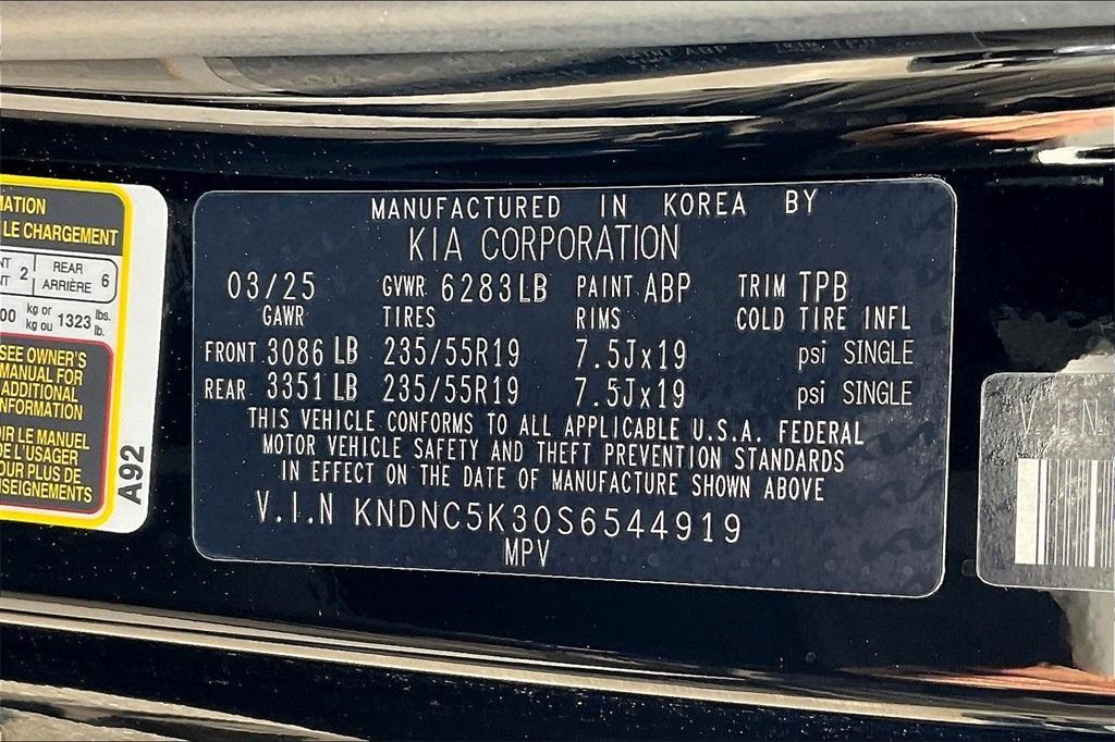 new 2025 Kia Carnival car, priced at $38,627