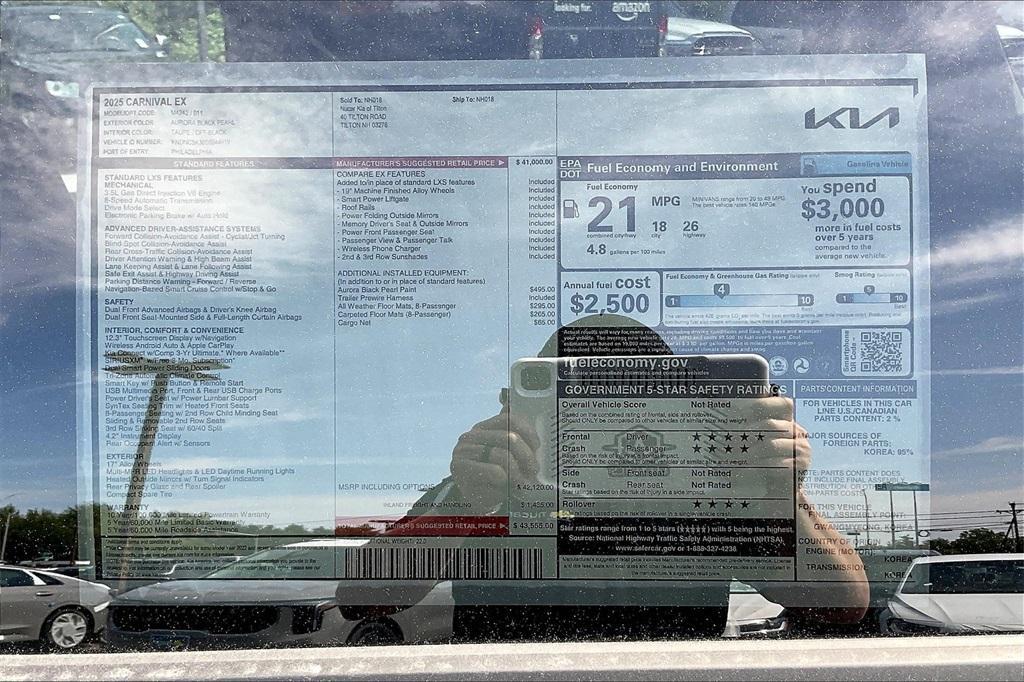 new 2025 Kia Carnival car, priced at $38,627