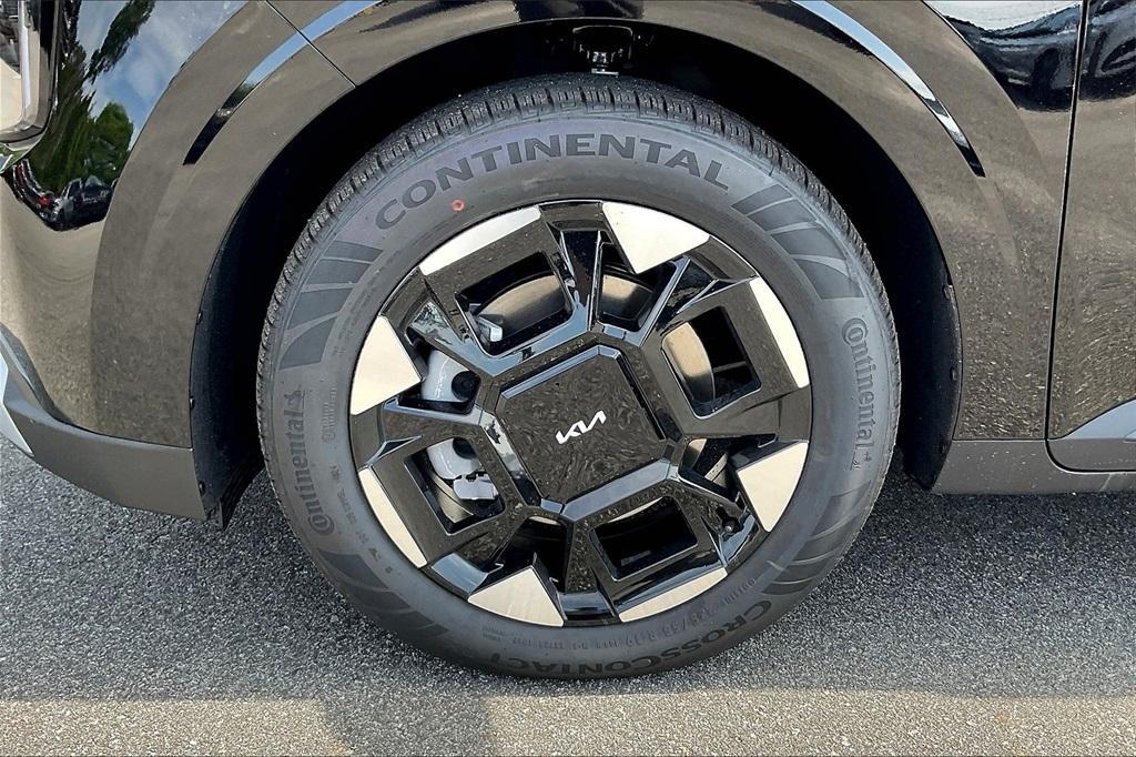 new 2025 Kia Carnival car, priced at $38,627