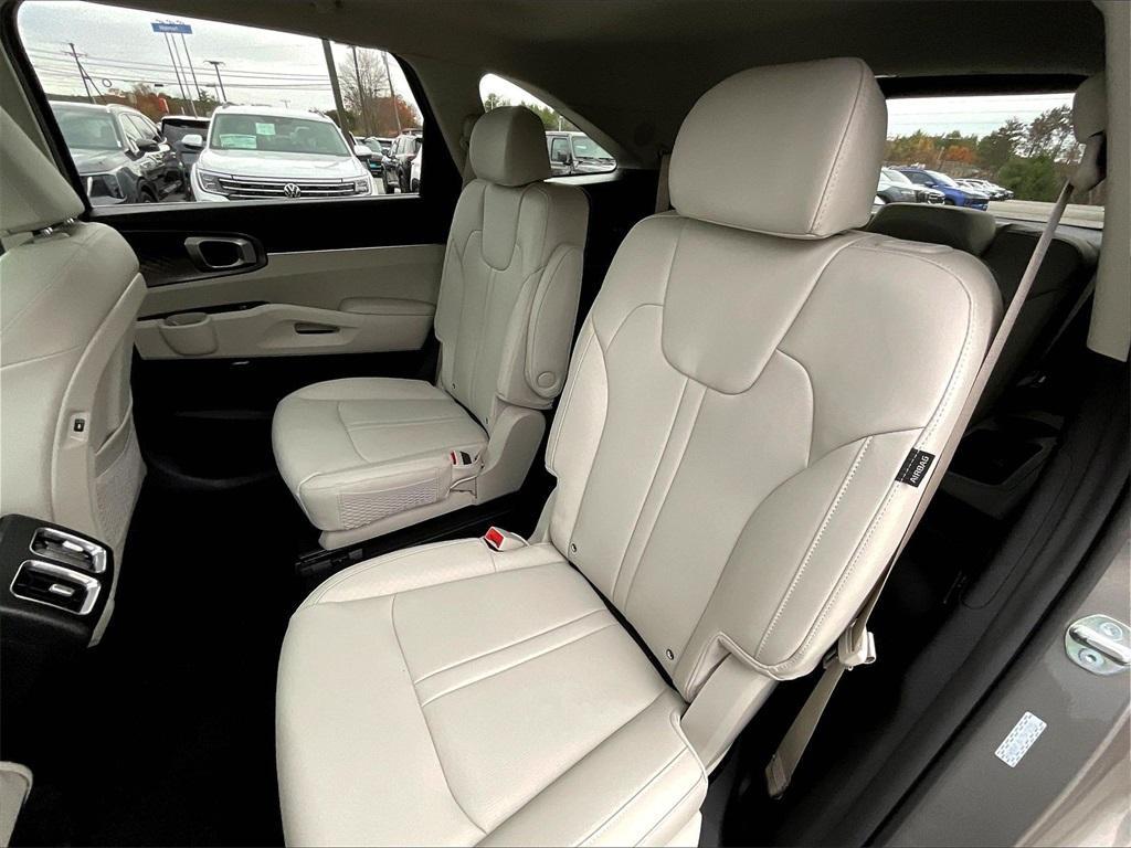 new 2026 Kia Sorento Hybrid car, priced at $42,885