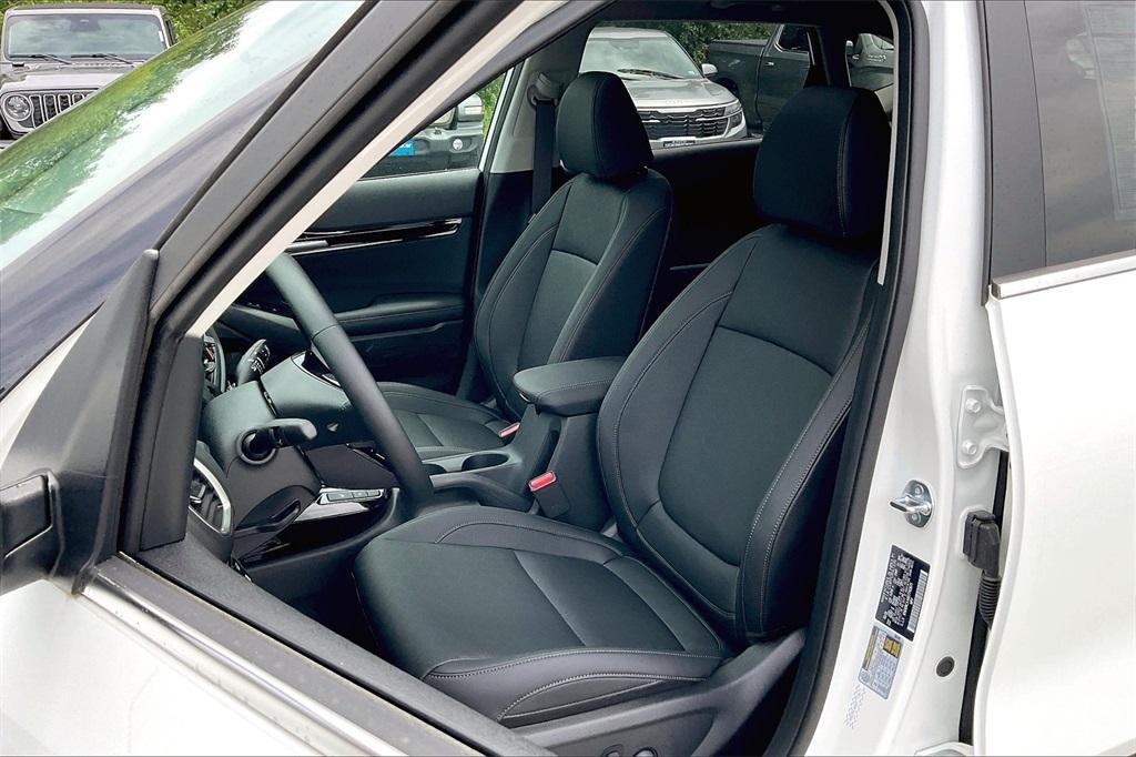 new 2025 Kia Seltos car, priced at $28,561