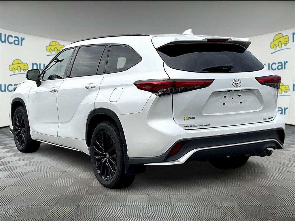 used 2023 Toyota Highlander car, priced at $39,223