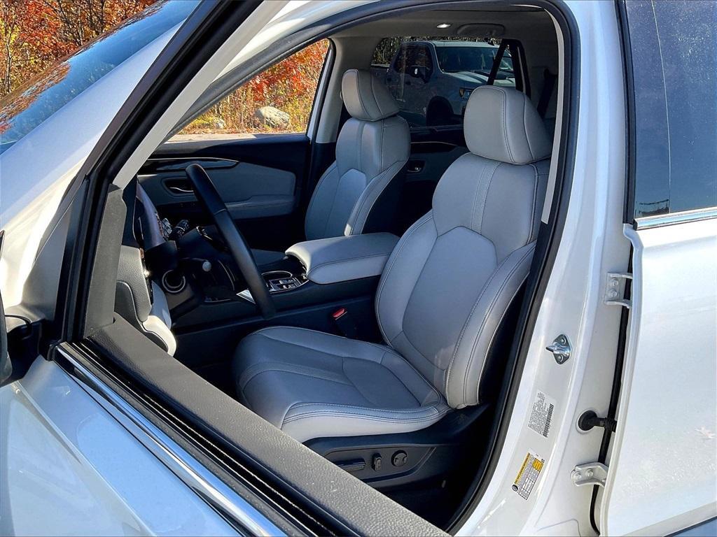 used 2025 Honda Pilot car, priced at $42,777