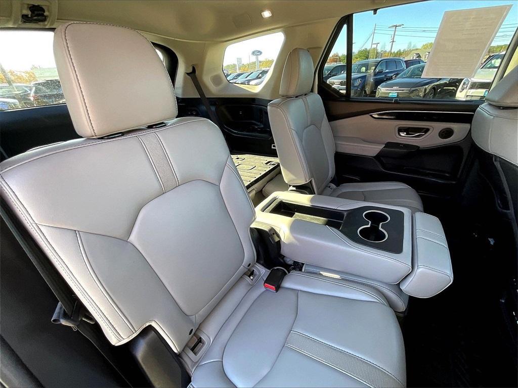 used 2025 Honda Pilot car, priced at $42,777