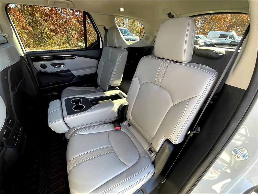 used 2025 Honda Pilot car, priced at $42,777