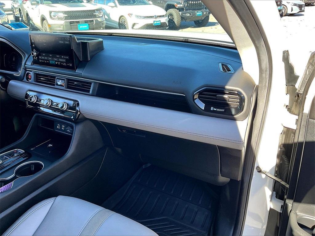 used 2025 Honda Pilot car, priced at $42,777