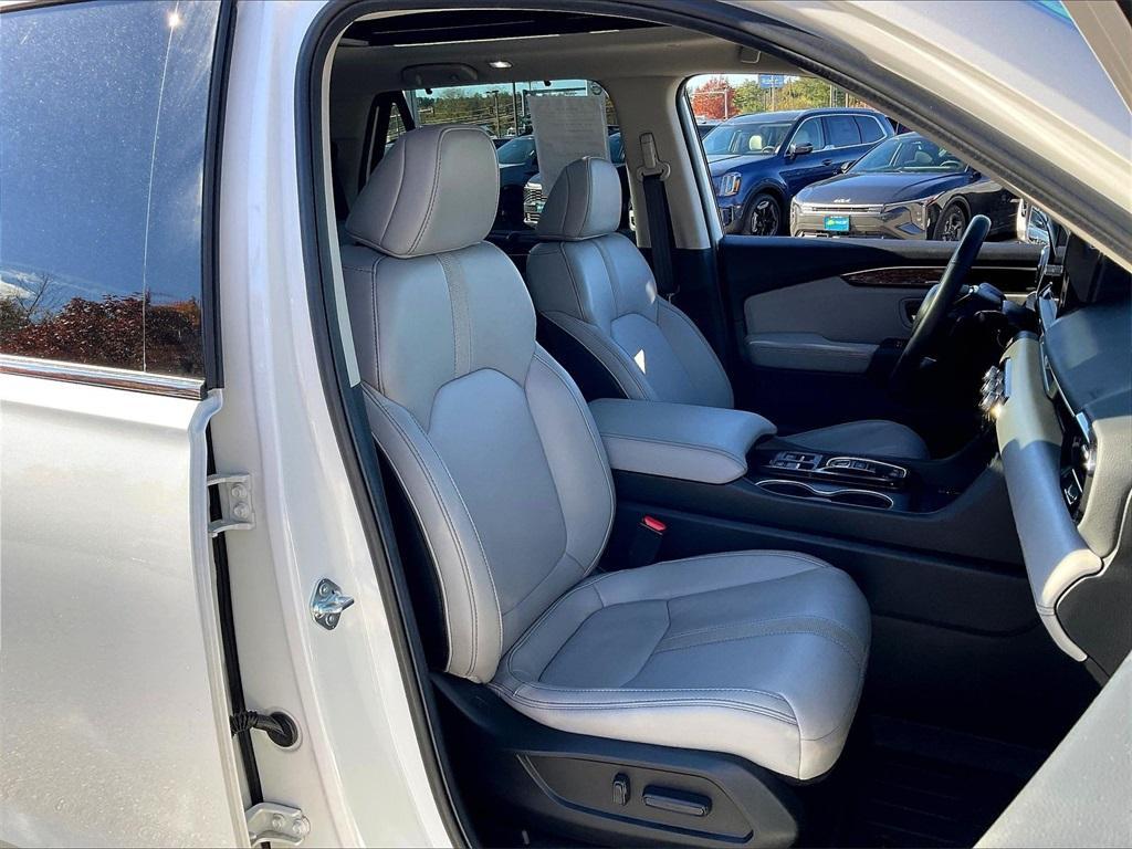 used 2025 Honda Pilot car, priced at $42,777