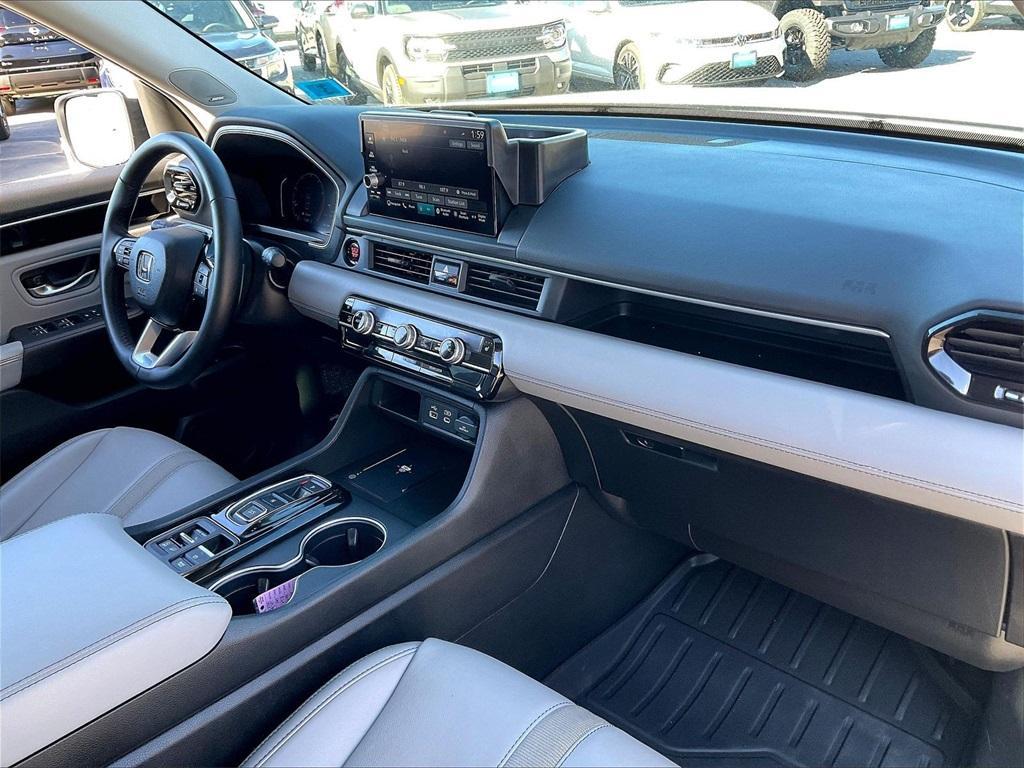 used 2025 Honda Pilot car, priced at $42,777