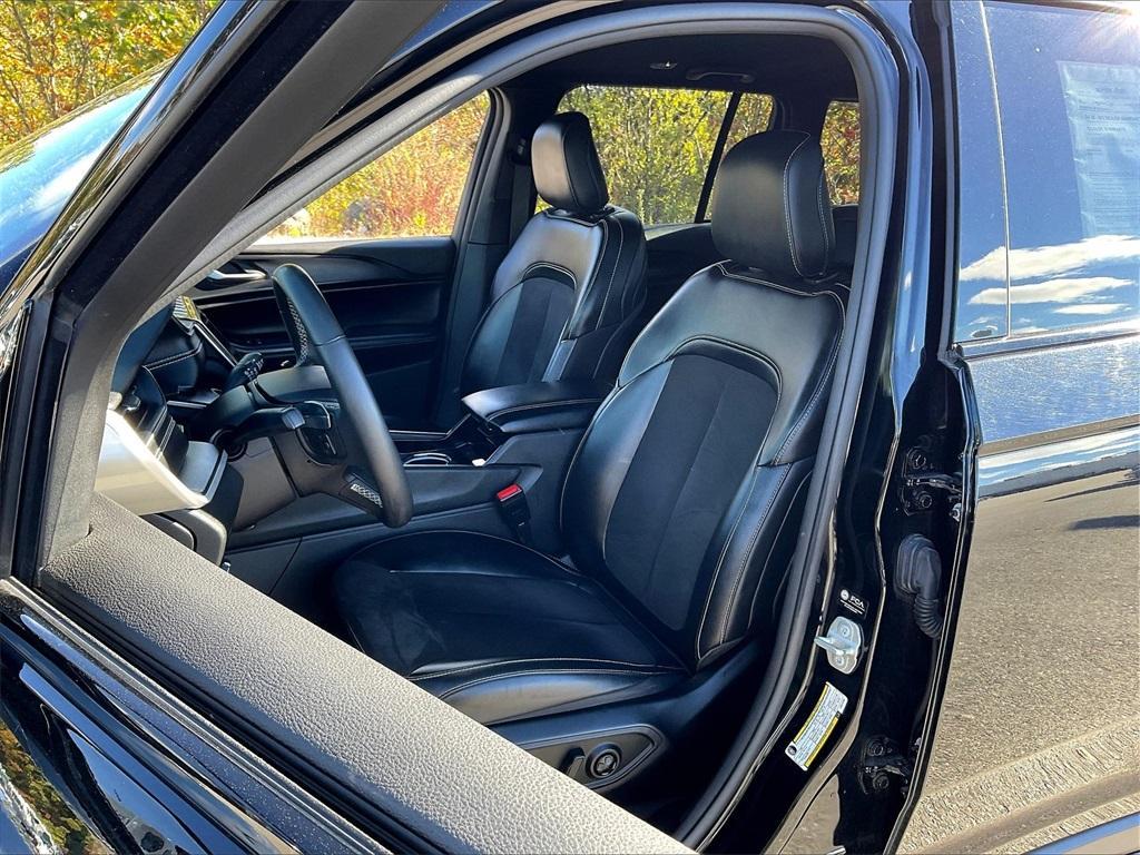 used 2023 Jeep Grand Cherokee car, priced at $27,567