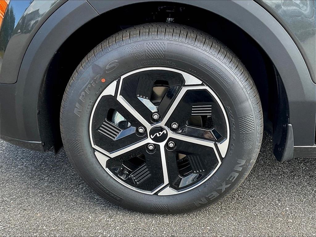 new 2025 Kia Niro car, priced at $28,302