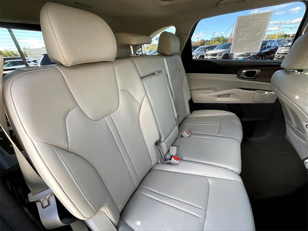 used 2022 Kia Sorento car, priced at $27,323