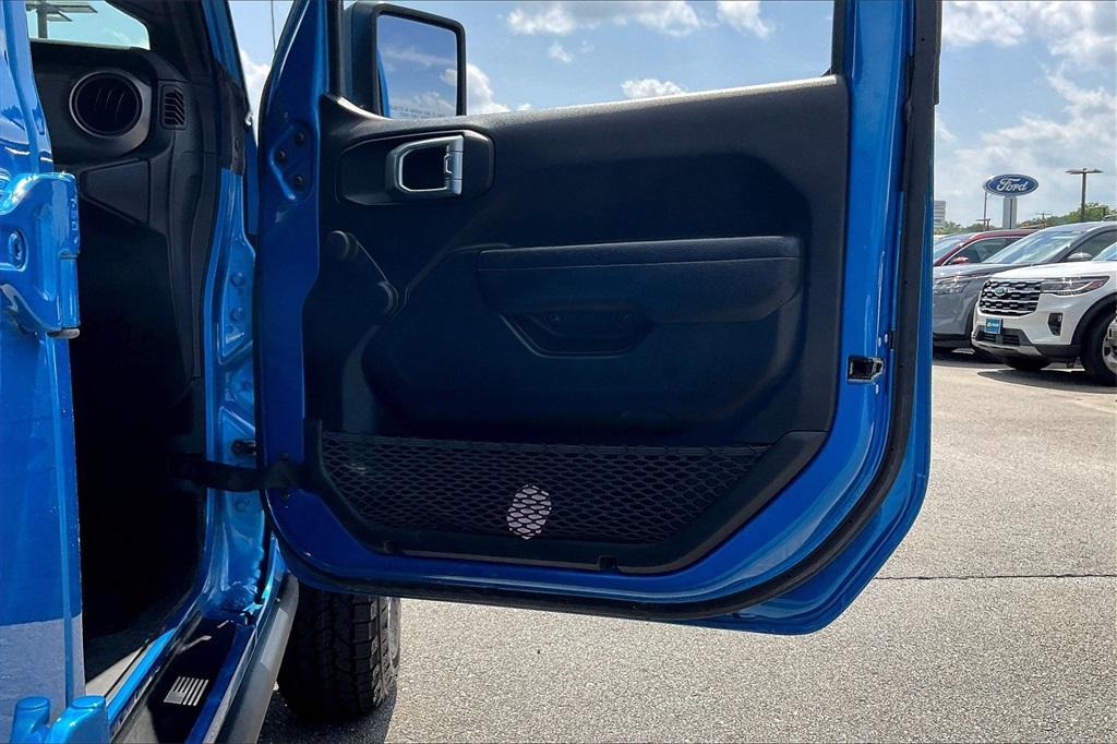 used 2022 Jeep Gladiator car, priced at $31,869