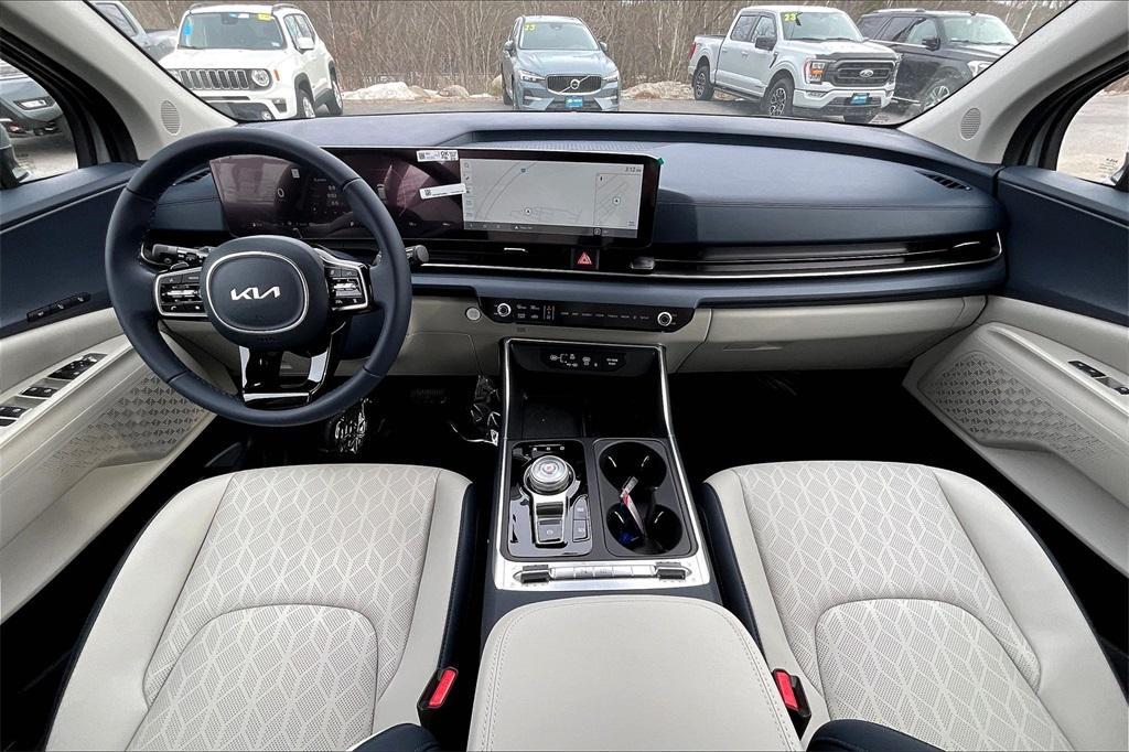 new 2025 Kia Carnival Hybrid car, priced at $45,140
