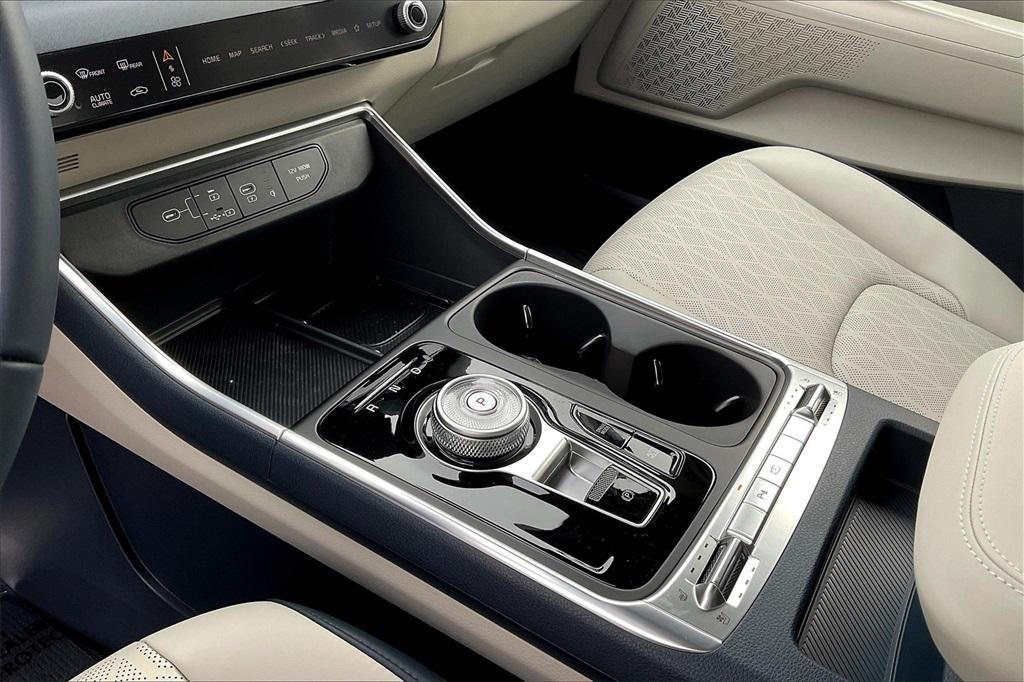 new 2025 Kia Carnival Hybrid car, priced at $45,140