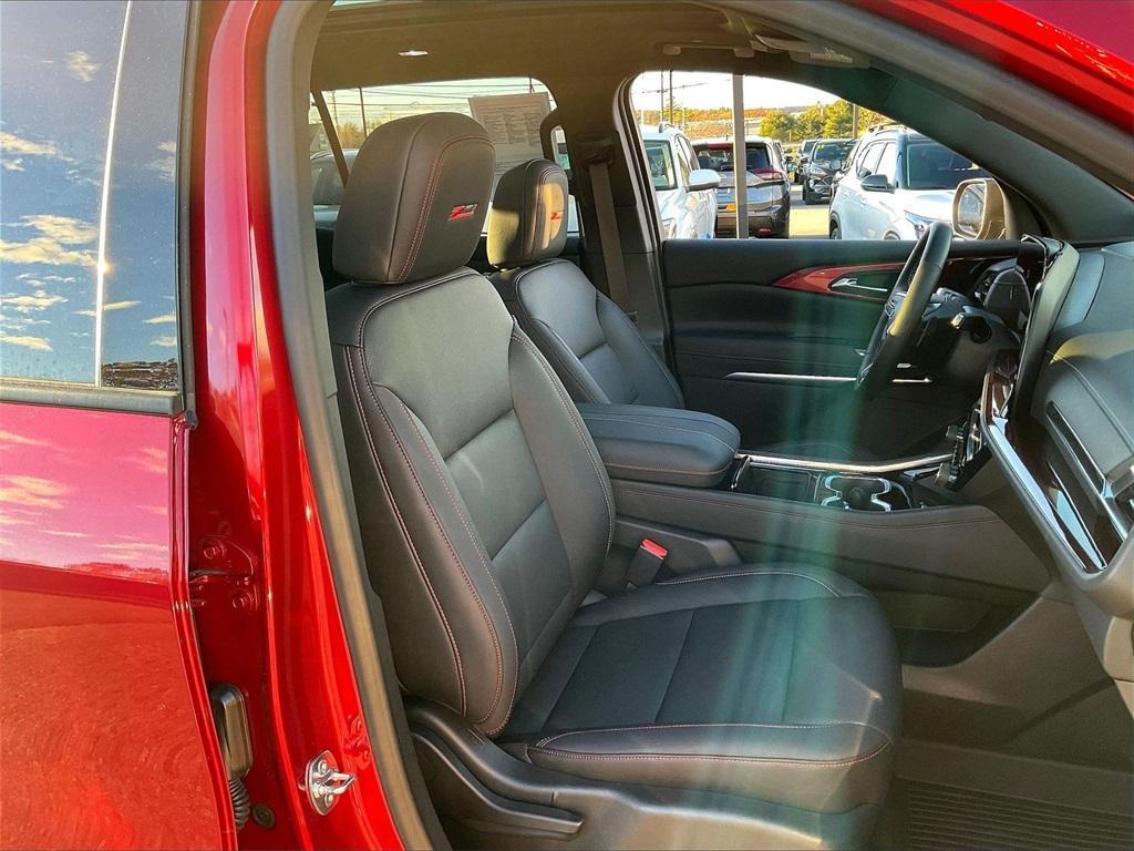 used 2025 Chevrolet Traverse car, priced at $46,977