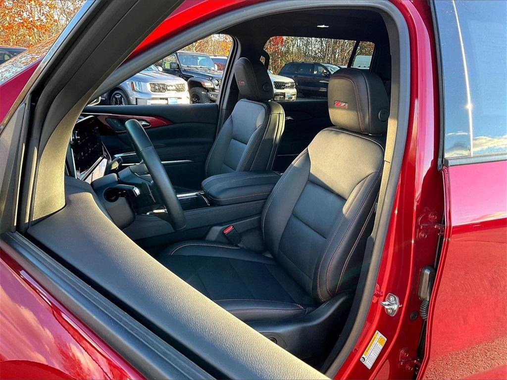 used 2025 Chevrolet Traverse car, priced at $46,977