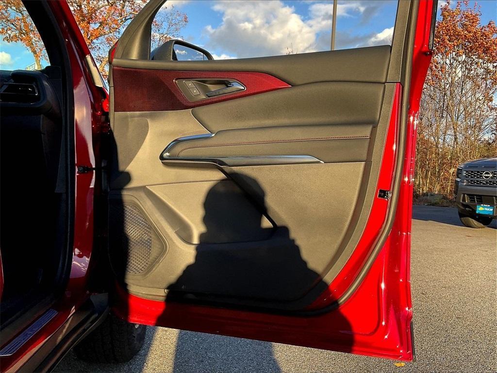 used 2025 Chevrolet Traverse car, priced at $46,977