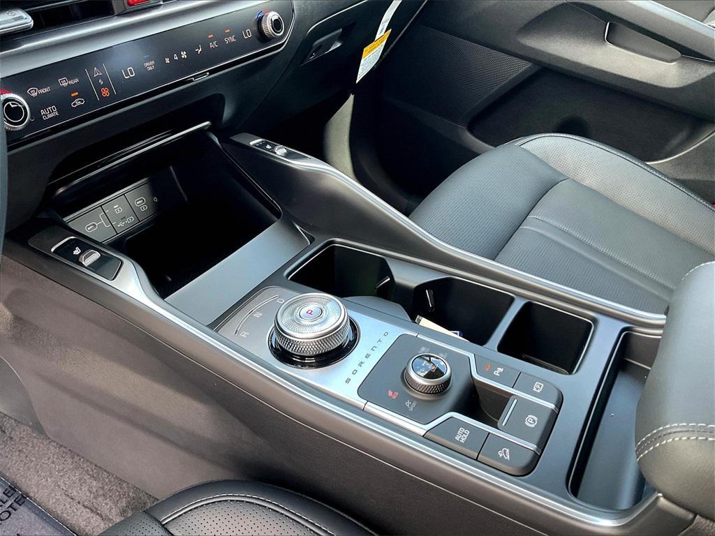 new 2025 Kia Sorento Hybrid car, priced at $38,600