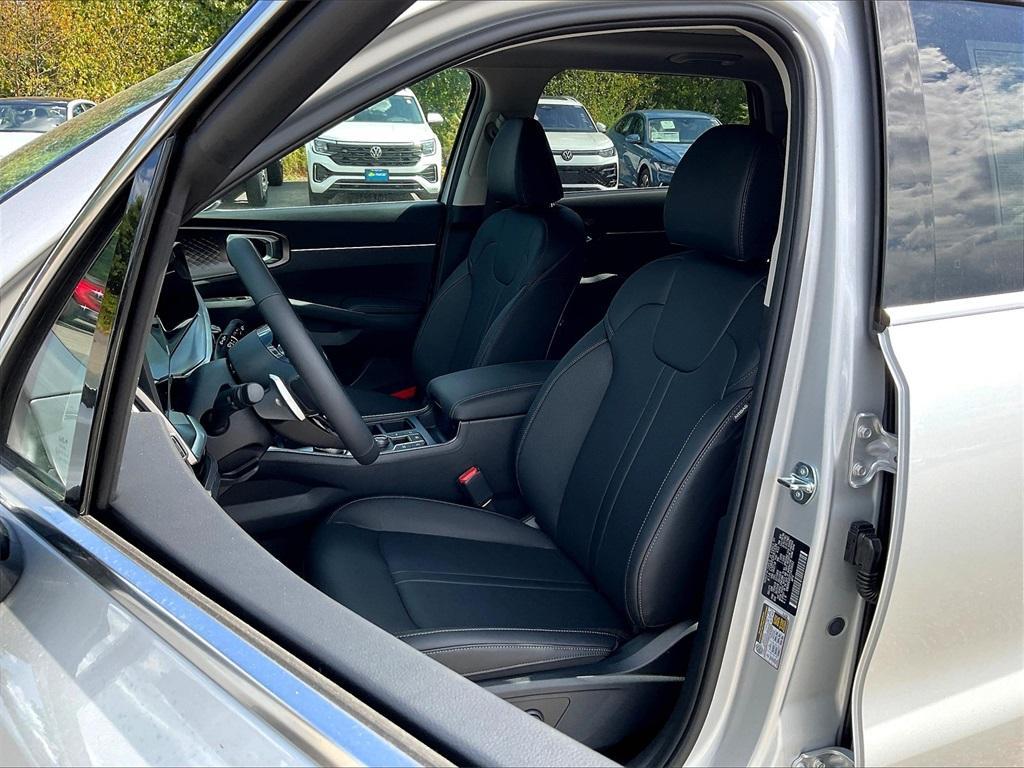new 2025 Kia Sorento Hybrid car, priced at $38,600